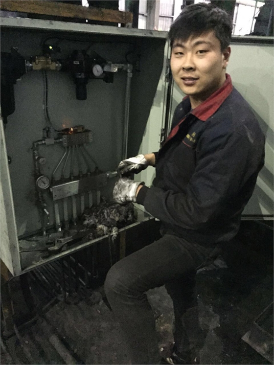 煙臺華順油氣潤滑設(shè)備可提升傳動件6-8倍使用壽命，高效省油，改善生產(chǎn)環(huán)境，節(jié)省人工，投資回收期僅半年，全面解決企事業(yè)潤滑難題。煙臺華順油氣潤滑系統(tǒng)承諾為企業(yè)提供終身售后服務(wù)和技術(shù)支持，專業(yè)售后團(tuán)隊(duì)、電話隨時響應(yīng)支持、24小時趕赴現(xiàn)場解決客戶需求