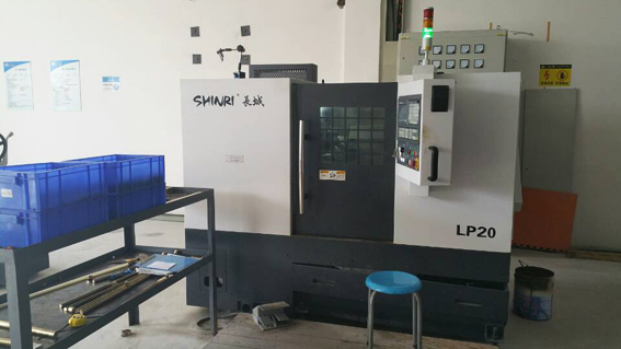 煙臺(tái)華順油氣潤(rùn)滑車間設(shè)備之?dāng)?shù)控車床 煙臺(tái)華順油氣潤(rùn)滑車間設(shè)備之?dāng)?shù)控車床