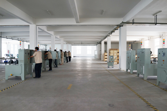 煙臺華順油氣潤滑之車間操作區(qū)