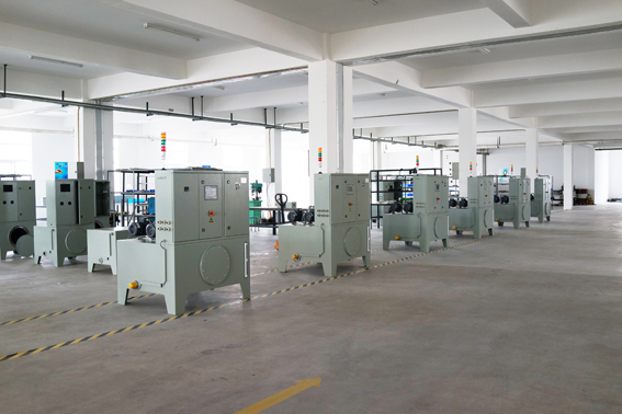 煙臺(tái)華順油氣潤(rùn)滑之車(chē)間產(chǎn)品區(qū)