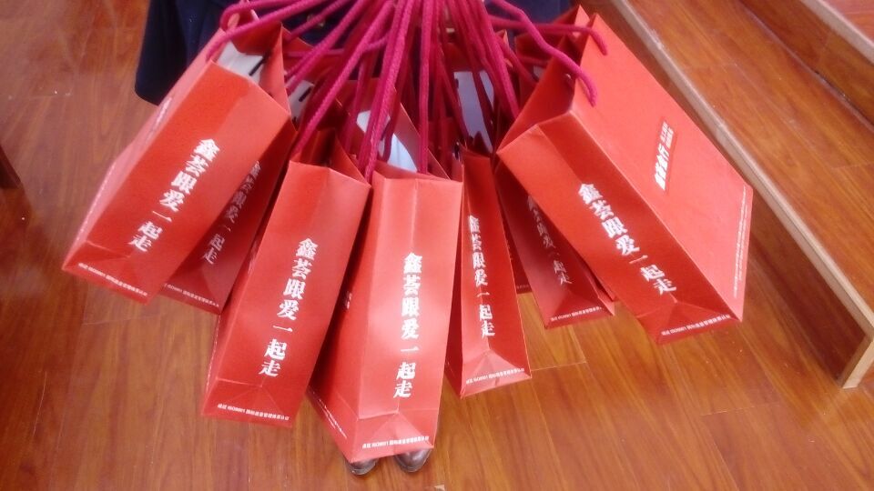 煙臺(tái)華順油氣潤(rùn)滑設(shè)備不僅能用于滾動(dòng)軸承和滑動(dòng)軸承，還在齒輪尤其是大型開(kāi)式齒輪、蝸輪蝸桿、滑動(dòng)面、機(jī)車(chē)輪緣及軌道、鏈條等傳動(dòng)件獲得了廣泛應(yīng)用