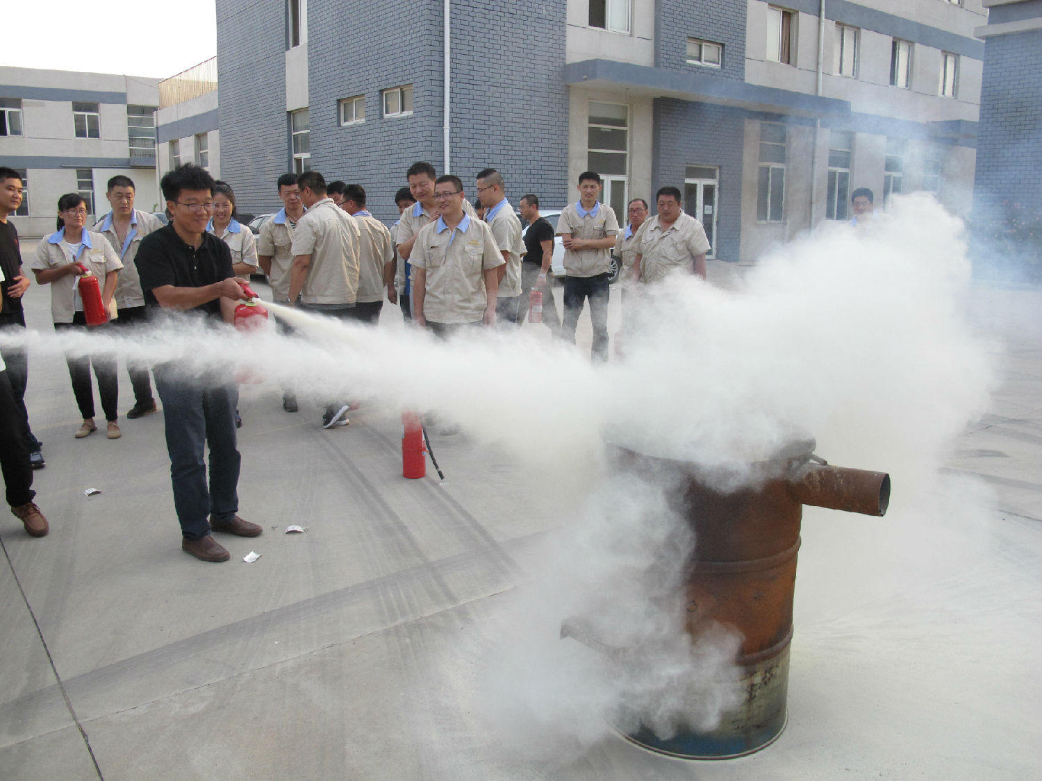 【安全高于一切】華順油氣潤(rùn)滑廠家開(kāi)展消防安全演練