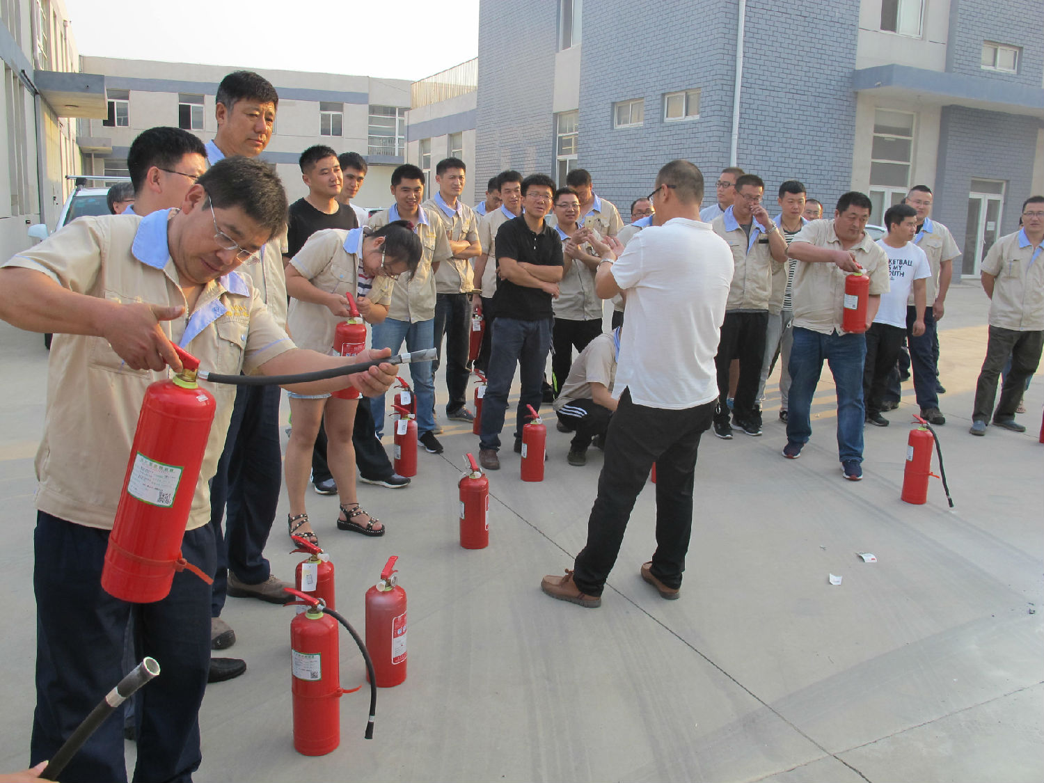 【安全高于一切】華順油氣潤(rùn)滑廠家開(kāi)展消防安全演練