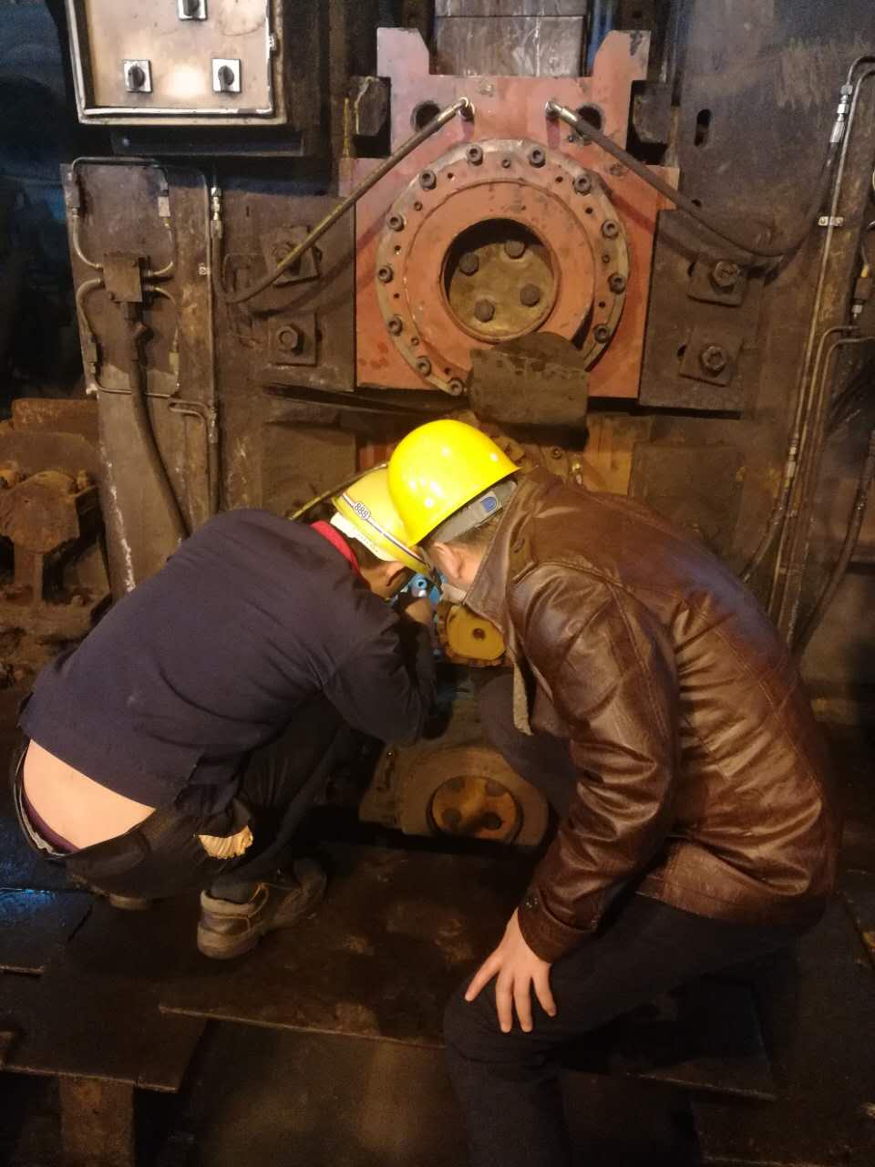 節(jié)省潤(rùn)滑劑的耗量 論油氣潤(rùn)滑在高線上的應(yīng)用 節(jié)省潤(rùn)滑劑的耗量 論油氣潤(rùn)滑在高線上的應(yīng)用